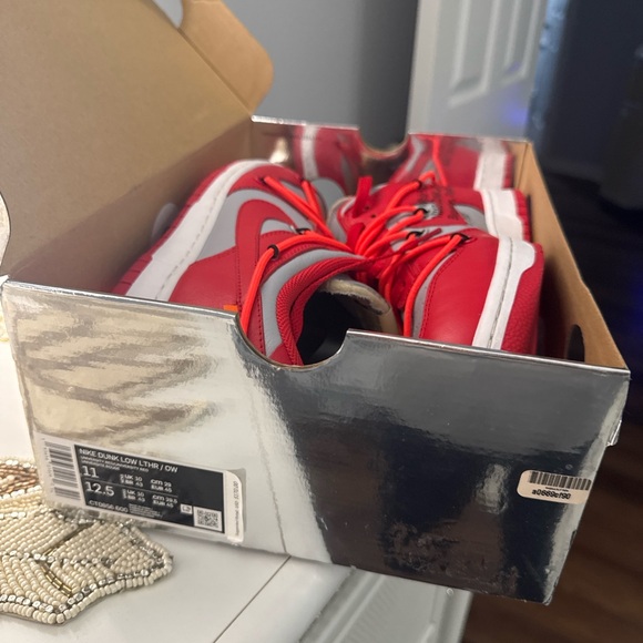 Off-White x Dunk ‘University Red’
Size 11 - Picture 7 of 8